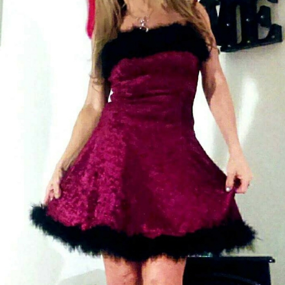 Party Dresses - Picture 2 of 6